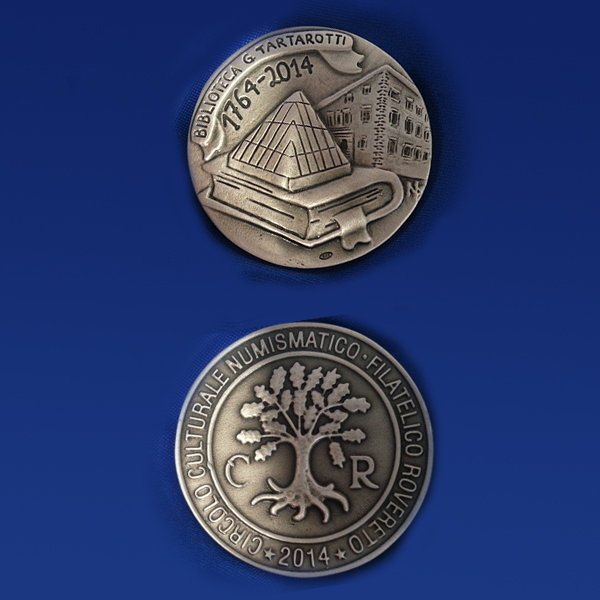 Medaglia in argento 925 modellata in bassorilievo fronte retro.
